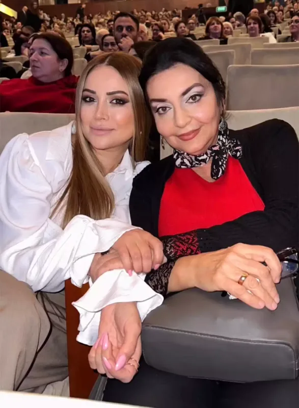 Həmidə Ömərova Nigarın müəllimi imiş