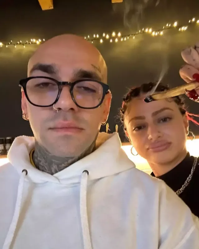 Asya türk reperlə sevgilidir?