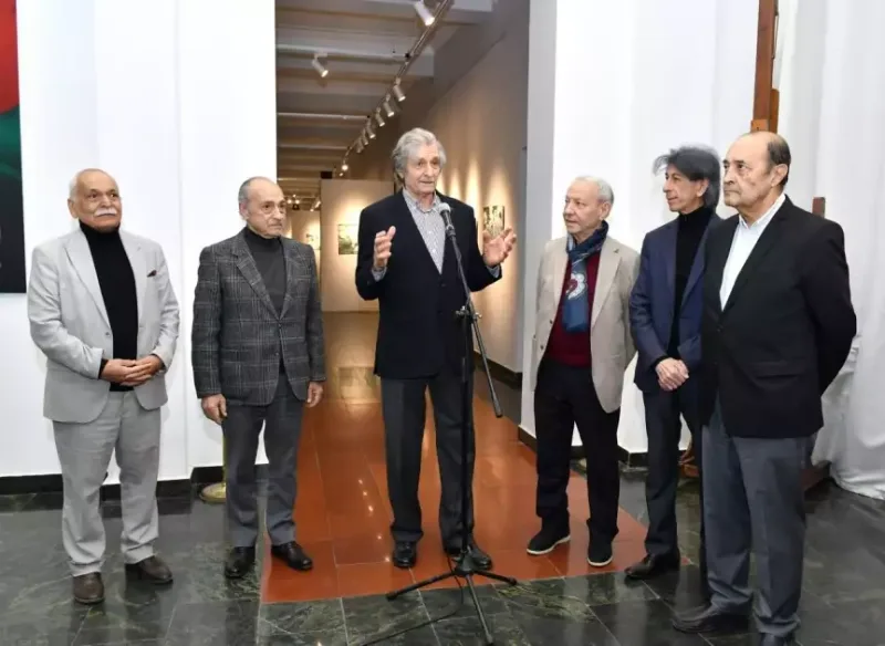 “Heydər Əliyev rəssamlarla” adlı fotosərgi açılıb