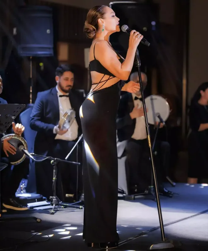 60 yaşlı Avşarın səhnə geyimi çox danışıldı