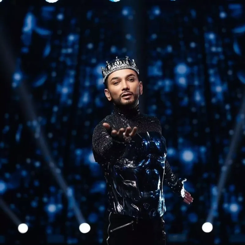 Faiq Ağayevin korsetli “look”u