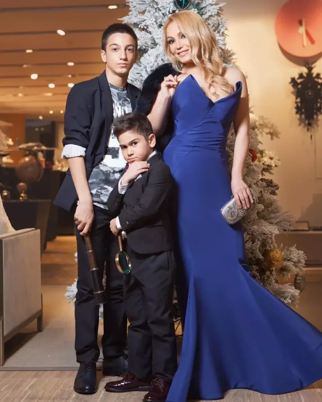 “İki oğlum da evlidir”