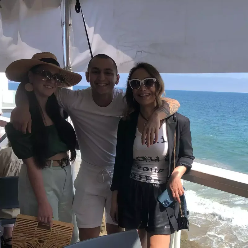 “İki oğlum da evlidir”