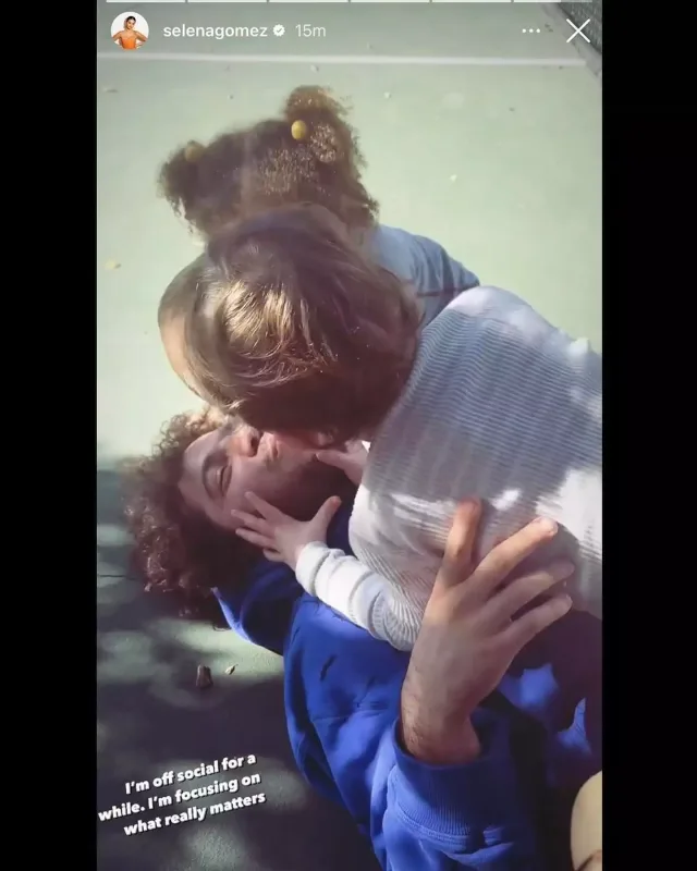 Selena yenə instaqramdan gedir...