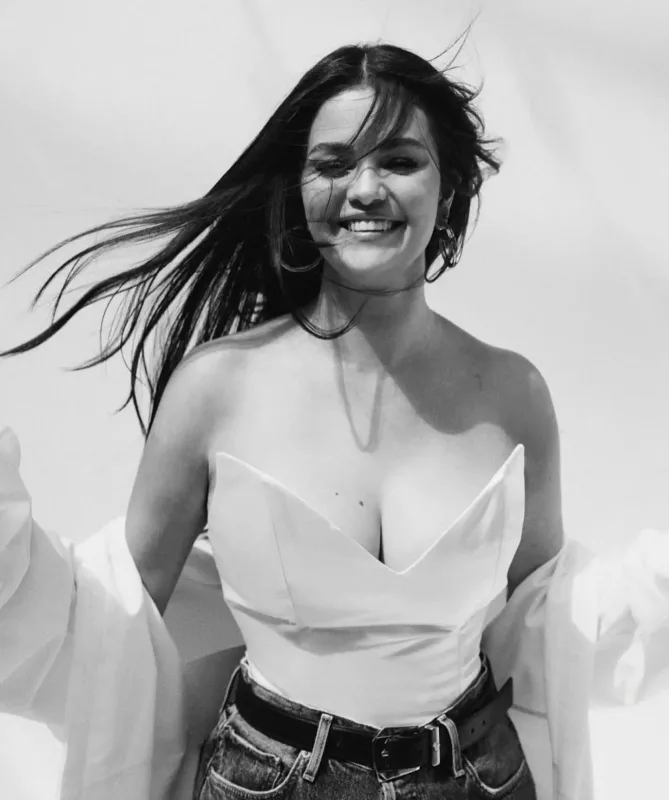 Selena yenə instaqramdan gedir...