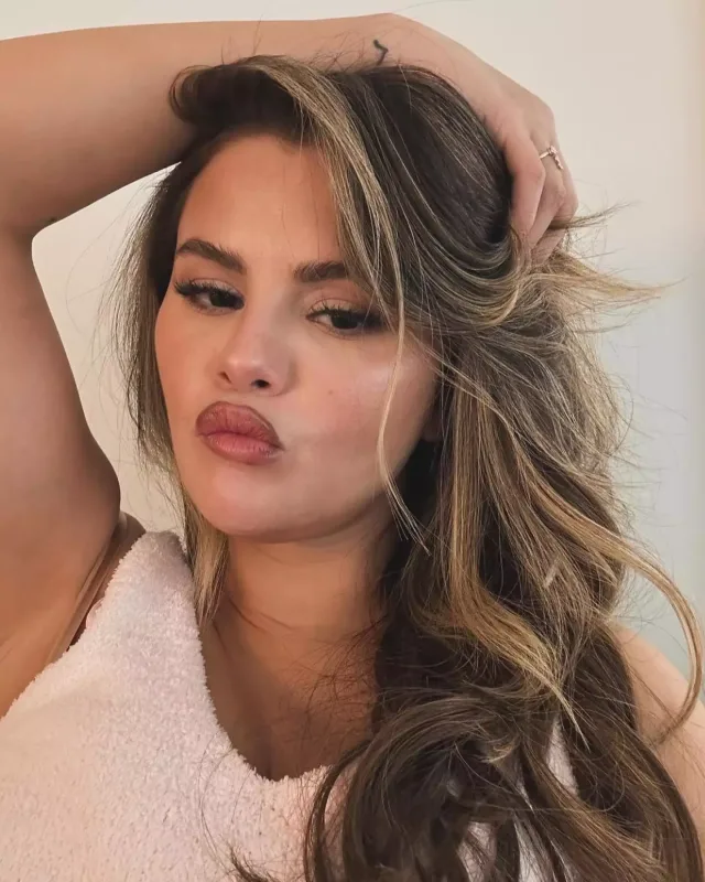 Selena yenə instaqramdan gedir...