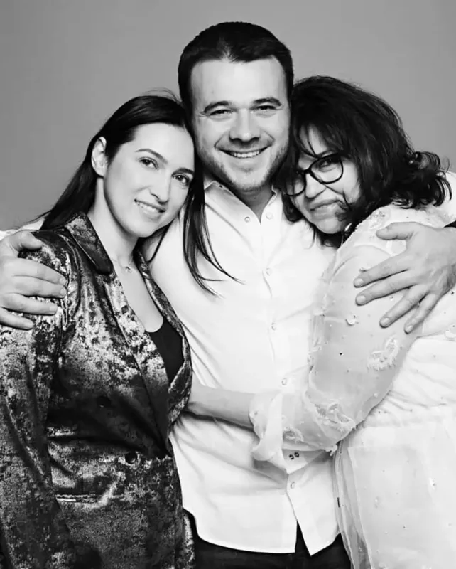 Emin Ağalarovdan bacısı ilə bağlı paylaşım