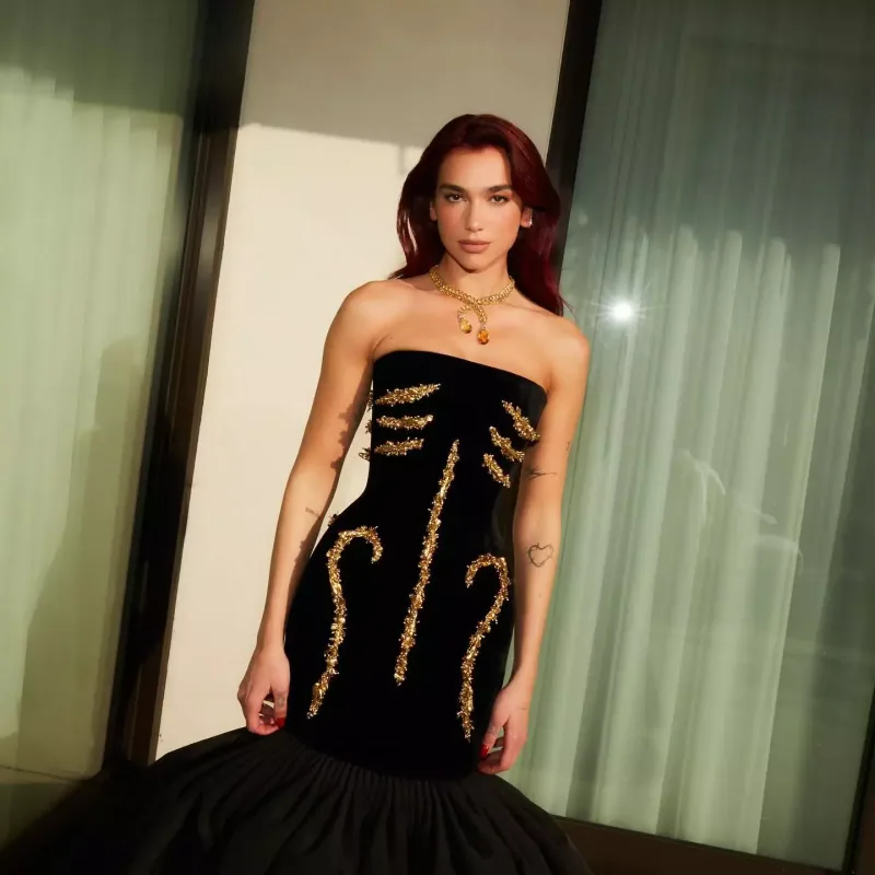 Model sevgilisi ilə öpüşərkən görüntüləndi