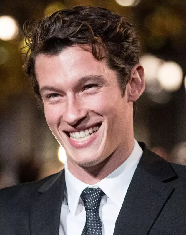 Model sevgilisi ilə öpüşərkən görüntüləndi