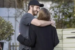 Küçədə öpüşdülər