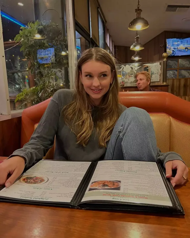 Küçədə öpüşdülər