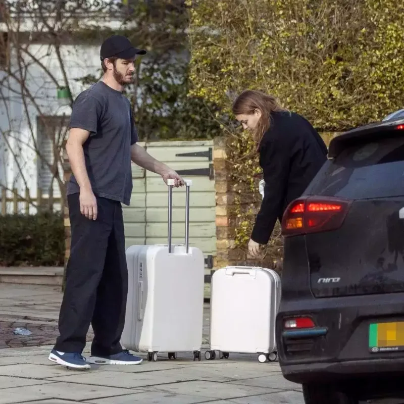 Küçədə öpüşdülər