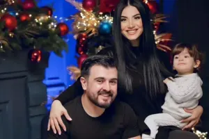 Cavid xanımı və qızı ilə…