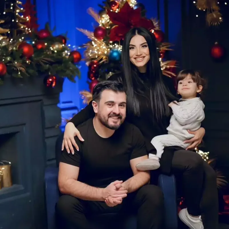 Cavid xanımı və qızı ilə…