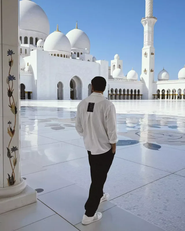 Coni ailəsi ilə Şeyx-Zayed məscidində