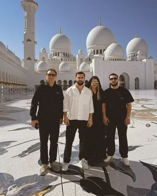 Coni ailəsi ilə Şeyx-Zayed məscidində