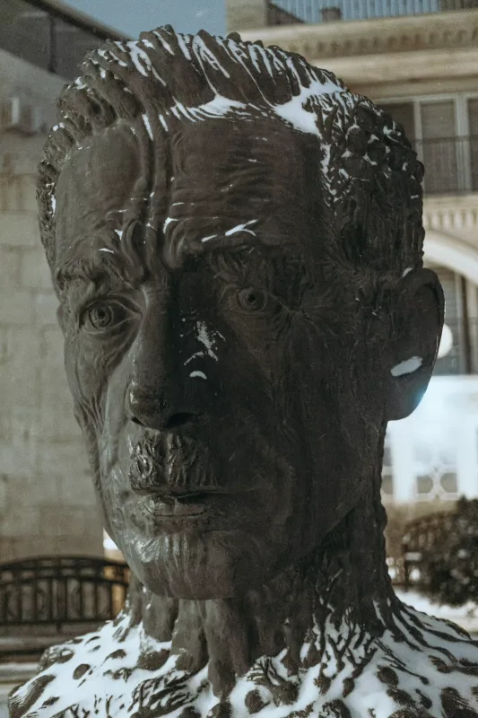 Qara bürünən Bakı küçələri...