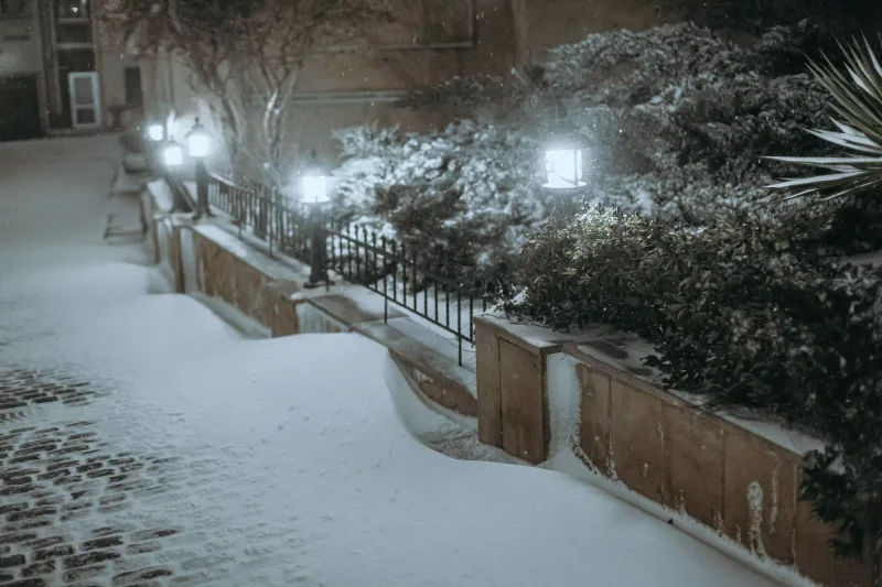 Qara bürünən Bakı küçələri...