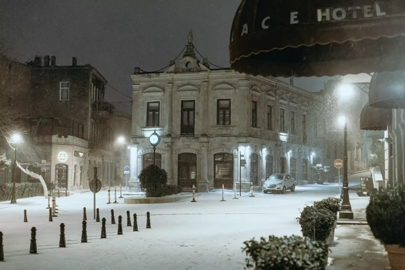 Qara bürünən Bakı küçələri...