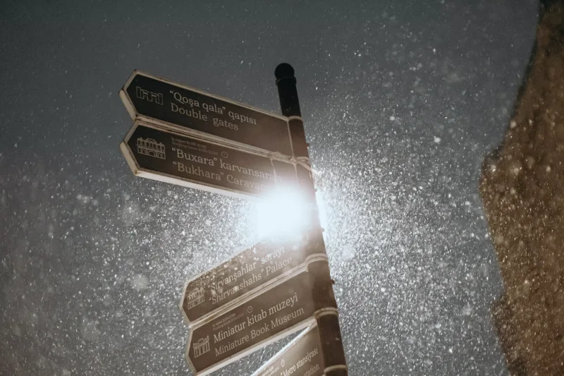 Qara bürünən Bakı küçələri...