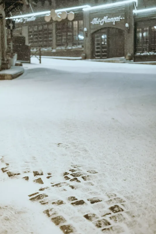 Qara bürünən Bakı küçələri...