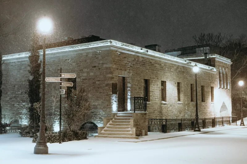 Qara bürünən Bakı küçələri...