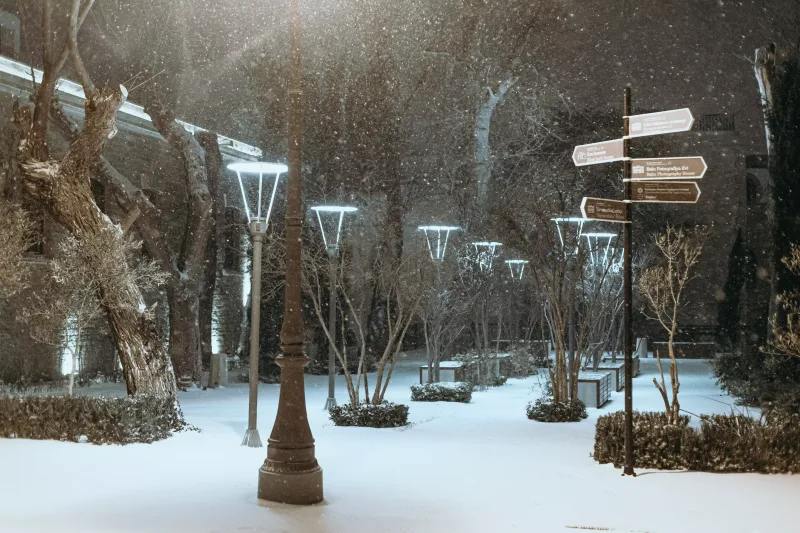 Qara bürünən Bakı küçələri...