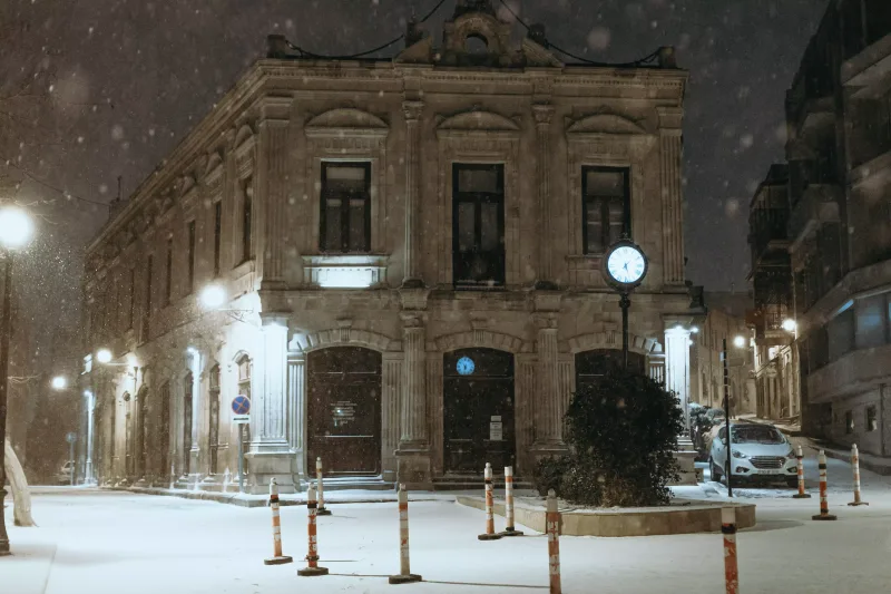 Qara bürünən Bakı küçələri...
