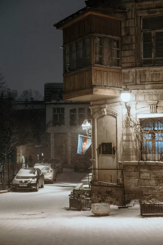 Qara bürünən Bakı küçələri...
