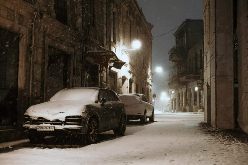 Qara bürünən Bakı küçələri...
