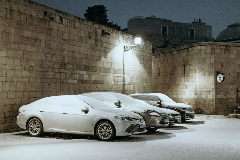 Qara bürünən Bakı küçələri...