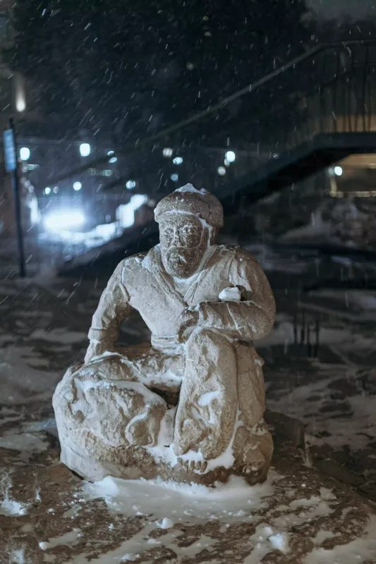 Qara bürünən Bakı küçələri...