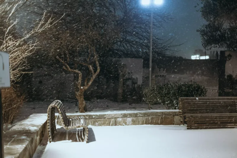 Qara bürünən Bakı küçələri...