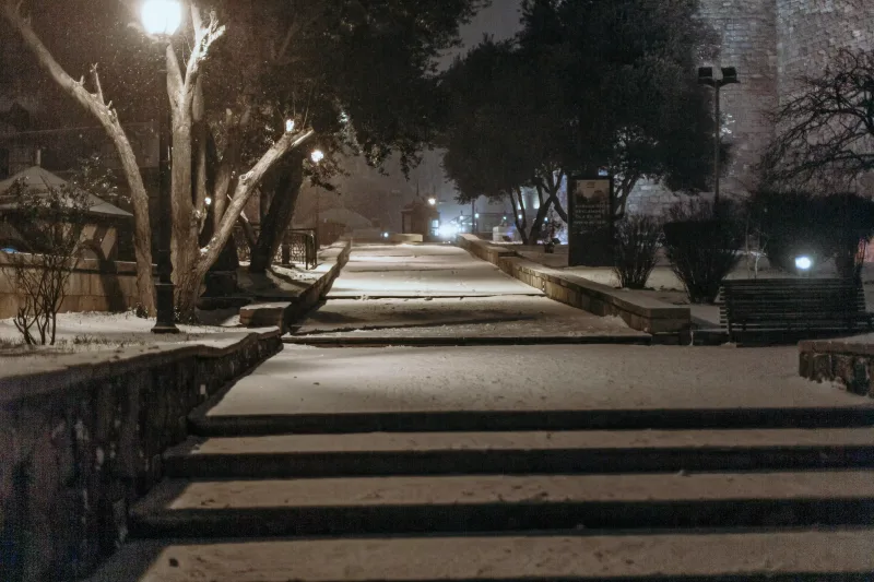 Qara bürünən Bakı küçələri...