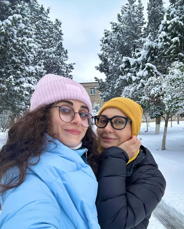 Gülzar Qurbanova ailəsi ilə...