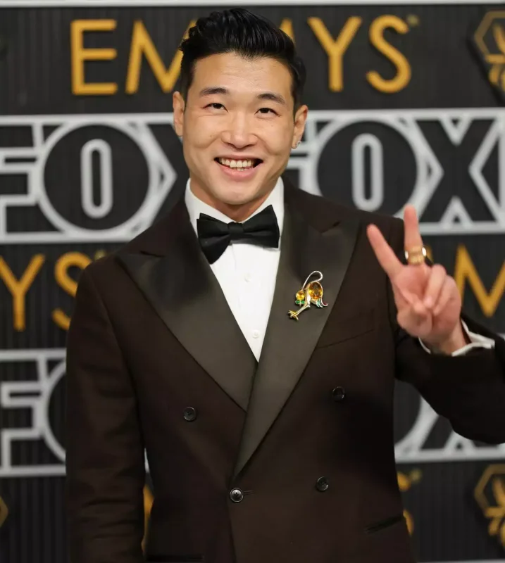 Qırmızı xalıda eşqə gəldi!