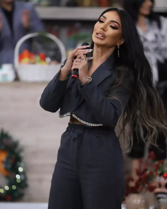 “Qız elə bil ilan boğazından çıxıb”