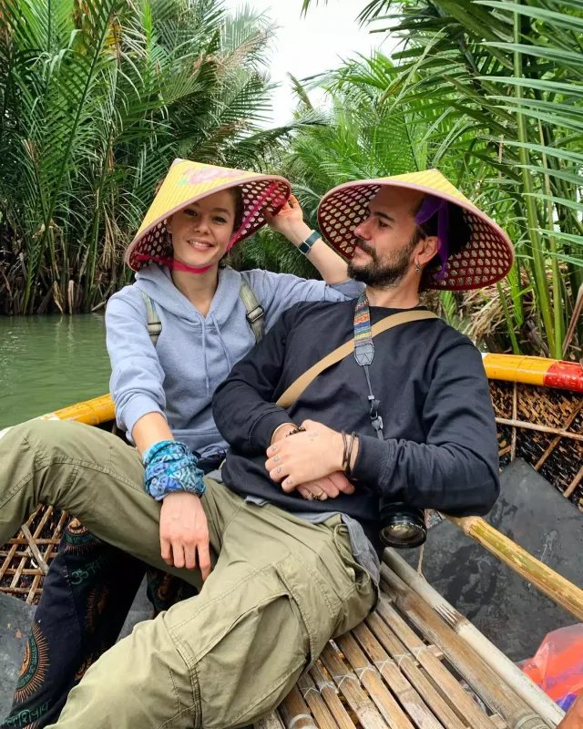 “Camdaki Kız”ın ulduzu hamilədir!