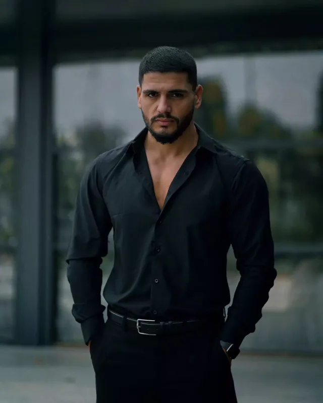 Onun şəkli ilə azərbaycanlı qızları aldadırlar