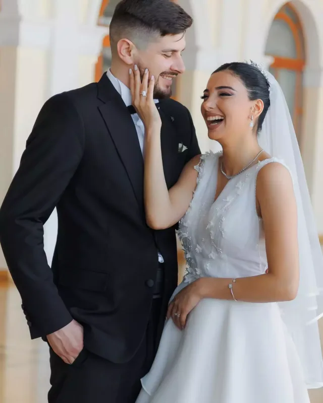 Futbolçu ilə evlənən aparıcı ana olacaq