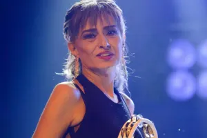 Küçənin ortasında jurnalistlərə qışqırdı