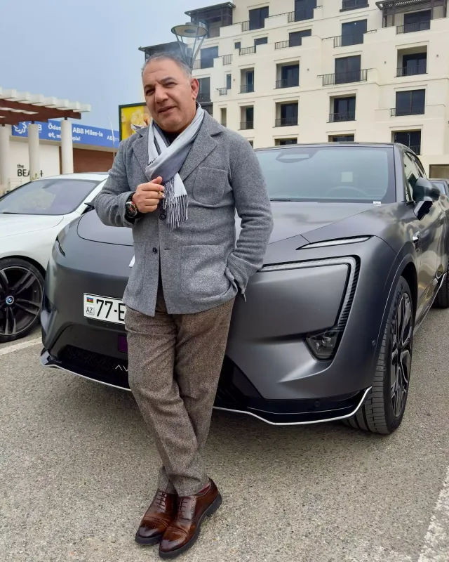 Ədalət elektromobilə keçdi...