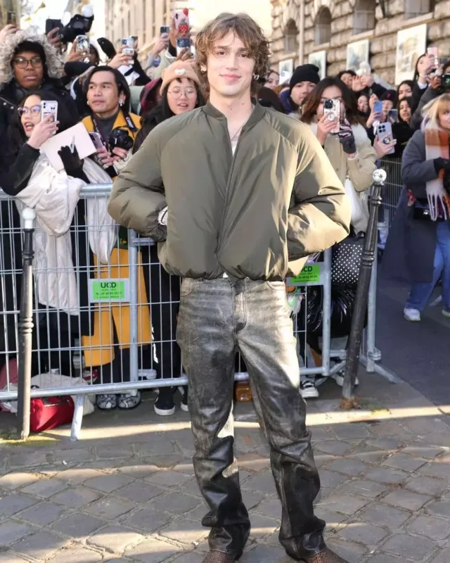 Dəfilə izləməyə belə getdilər