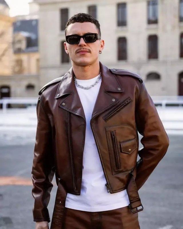 Dəfilə izləməyə belə getdilər