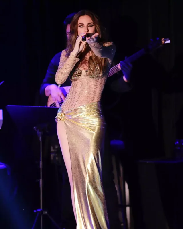 Dələduzlar Defnenin fotosundan istifadə etdi