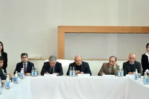 Bölgələrdəki teatr-tamaşa və konsert müəssisələri ilə bağlı müşavirə!