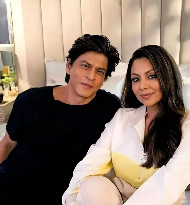 Şahrux Xan ailəsi ilə…