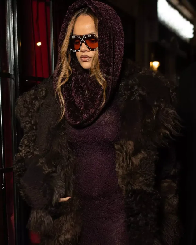 Ailəlikcə Paris gecələrində