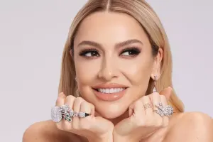 Hadise brilyantlar içində