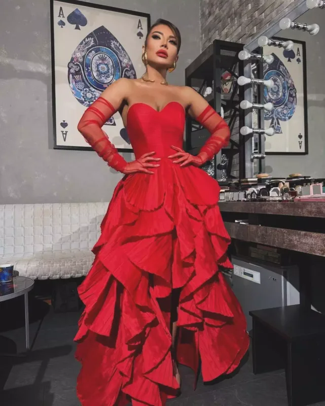 Afaq qırmızılar içində